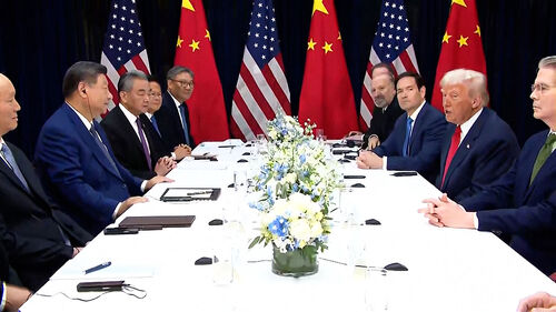 야수 vs 붉은 기…만남 직전까지 신경전 치열