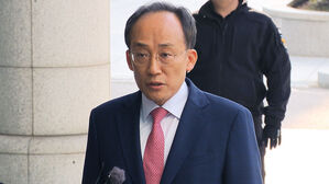 특검, '계엄 해제 표결방해 의혹' 추경호 조사