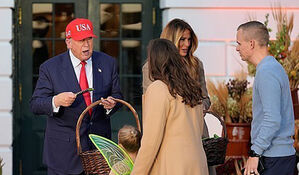 트럼프, 방한 마치고 귀국하자마자 백악관 핼러윈 행사 주최