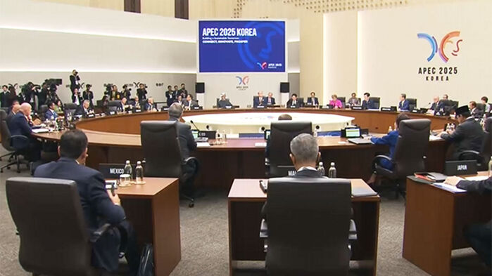 APEC 본회의 개막…이 대통령 "협력과 연대만이 해답"