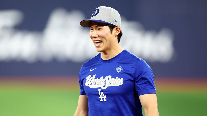 로버츠 감독과 경주한 김혜성, WS 6차전 선발 라인업 제외