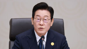 이 대통령 "한반도 평화는 필수…대승적 선제 조치 지속할 것"