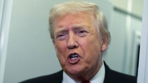 트럼프 "대법원 관세판결, 패배 않기를 신께 기도…법정엔 안 갈 것"