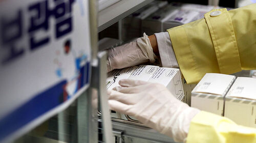 "열 안 떨어져" 병원 북새통…"10년 새 최대 유행" 비상