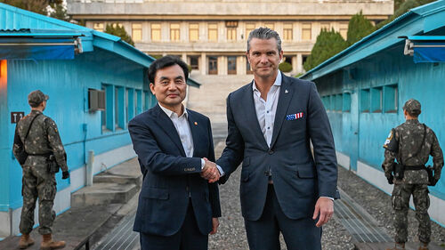 8년 만에 JSA 공동 방문…합참의장 F-16 우정비행