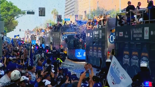 LA 다저스, 2년 연속 우승…팬들과 함께 '카퍼레이드'