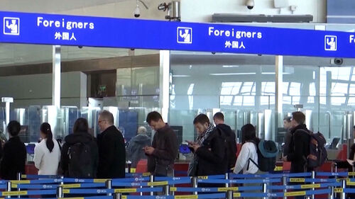 중 무비자 내년까지 연장…내수 진작 관광객 유치 사활