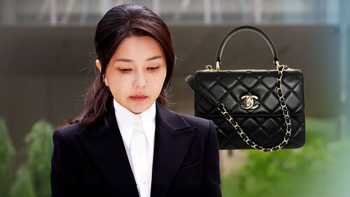 샤넬백 수수 첫 시인…대가성은 부인