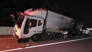 고장으로 갓길에 멈춘 화물차에 '쾅'…3명 경상