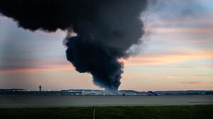 미 화물기 추락 사망 11명으로 늘어…이륙 직후 엔진 떨어져 나가