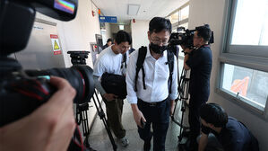 '특검 기소' 뇌물 혐의 국토부 서기관 첫 공판…다음 달 본격 심리