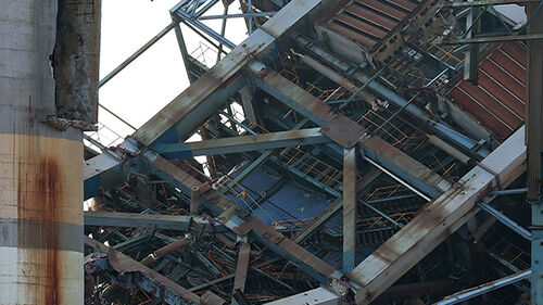 울산화력발전소 철제 구조물 붕괴…7명 매몰 추정