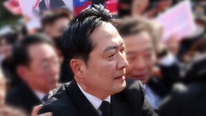 5·18 민주묘지 찾았지만…반발에 겨우 묵념만