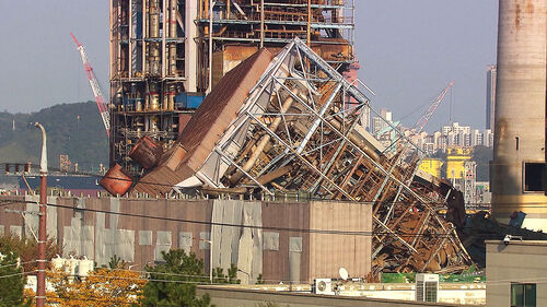 해체 쉽게 기둥 자르다가…25m 높이서 추락