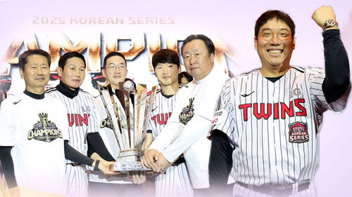 시계 받은 김현수…"역사에 남을 끈끈한 팀"