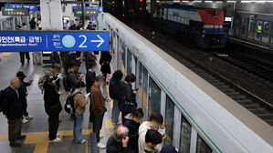 '화물열차 궤도 이탈' 복구 완료…용산역 첫차부터 정상 운행