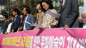 국정원 "'문화계 블랙리스트' 피해자·국민께 사과…상고 포기"