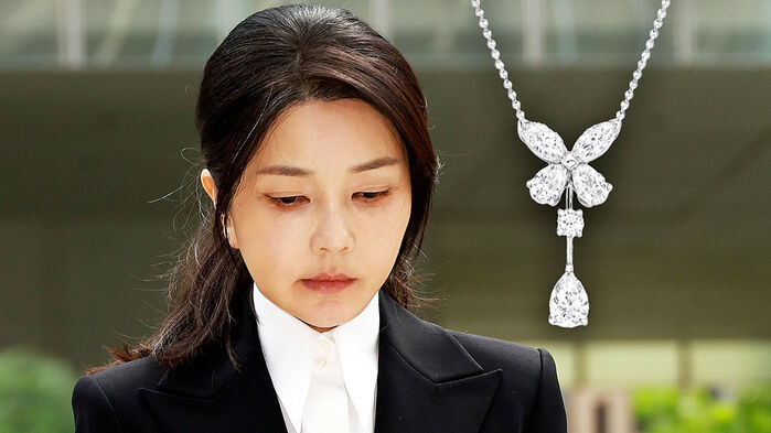 "목걸이 착용한 적 없어"…문자 공개되자 퇴정