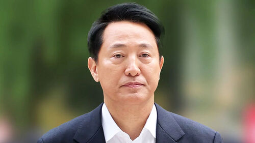 오세훈, 특검 첫 피의자 출석…명태균과 대질조사