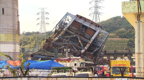 여전히 매몰자 4명…타워 2기 곧 발파 철거