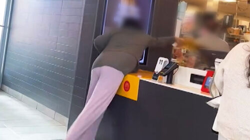 "왜 음식 안 나와!"…점원에 뜨거운 커피를 '확'