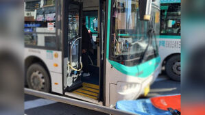 부천서 시내버스와 차량 추돌…승객 2명 부상