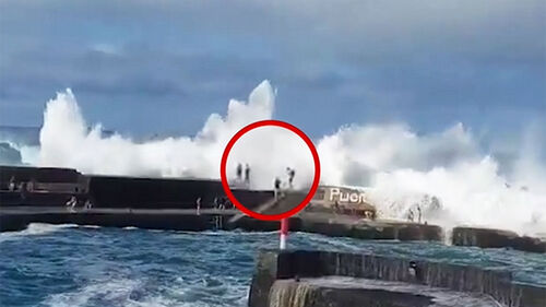 "비켜, 곧 온다" 외쳤지만…구경하다 순식간 휩쓸렸다