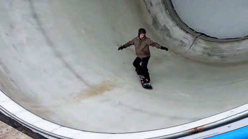 끝없이 빙글빙글…세계 최초 '쳇바퀴 스키장'