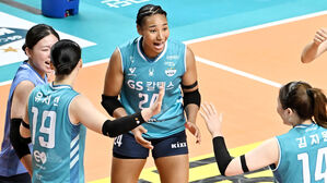 GS칼텍스 레이나, 무릎 부상 탓에 2경기 연속 결장…"통증 경미"