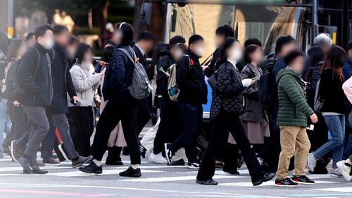 발버둥쳐도 "못 올라간다"…절반 넘게 한국사회 불신