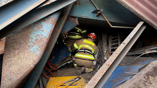 60대 매몰자 시신 수습…실종자 1명 추가 확인