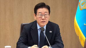 이 대통령 "지금도 수많은 전태일이 생사의 경계에…가야할 길 멀어"