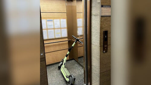 엘베에 킥보드 덩그러니…아파트에 황당 주차