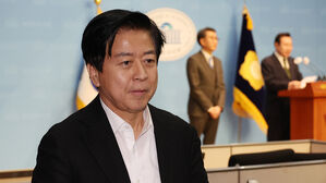 '6천만 원 수수 혐의' 노웅래 전 의원, 1심 선고 26일로 연기