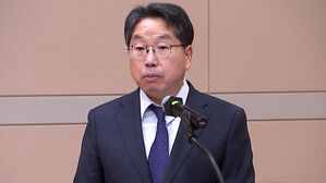 노만석 총장대행 연차 뒤 출근…출근길 묵묵부답