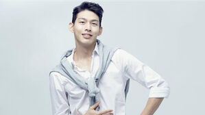 '스토킹 혐의' UN 출신 배우 최정원 검찰 송치