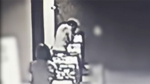 골프 치다 얼굴 감쌌다…"피범벅" 튕겨나온 공에 실명