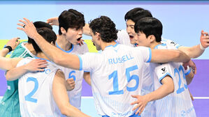 '정지석＋러셀 30점' 대한항공, 삼성화재 3대 0 제압…선두 도약