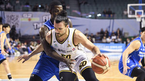 프로농구 LG, 삼성 추격 뿌리치고 2연승…10승 선착·단독 선두