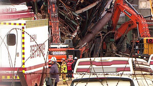 매몰자 2명 여전히 잔해 속에…붕괴 우려에 더딘 수색