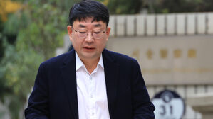 '서부지법 난동 배후 의혹' 유튜버 신혜식 경찰 출석