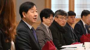 1,475원 찍던 환율, 당국 구두개입에 1,450원대로 급락