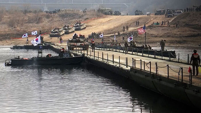 팩트시트에 담긴 '깜짝' 내용…"48조 원 지원 제공" 눈길