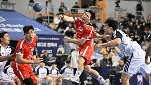 SK, '라이벌' 두산 꺾고 핸드볼 개막전 승리