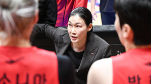 BNK 박정은, 사상 첫 '여성감독 대결'서 신한 최윤아에 승리