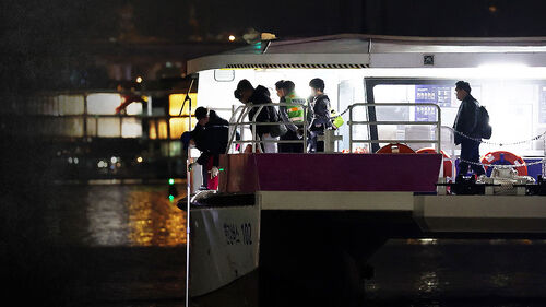 "퉁 하더니" 승객 82명 갇혔다…1시간 만에 전원 구조