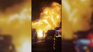 상주고속도로서 유조차 등 연쇄추돌·화재…2명 사망