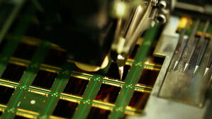 '반도체 기저효과' 10월 생산 2.5% 급감&hellip;5년 8개월 만에 최대 감소