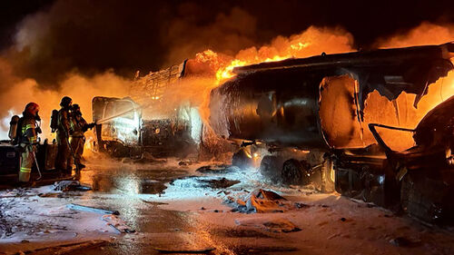 고속도로 시뻘건 불길, 6명 사상…논밭에 콸콸