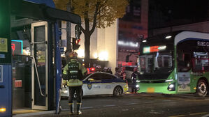 서울 연신내역 인근서 승용차-버스 충돌…9명 이송